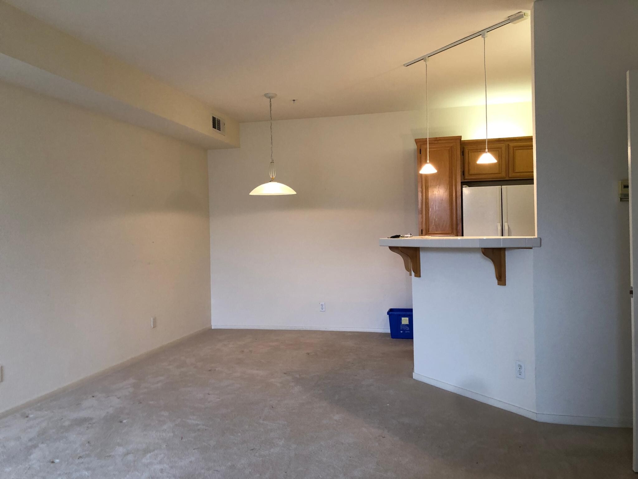 Building Photo - 1094 Esparanza Way