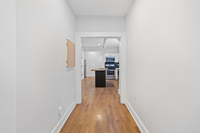 Building Photo - 141 6th St