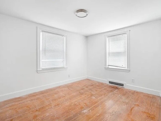 Building Photo - 85 Manistee St