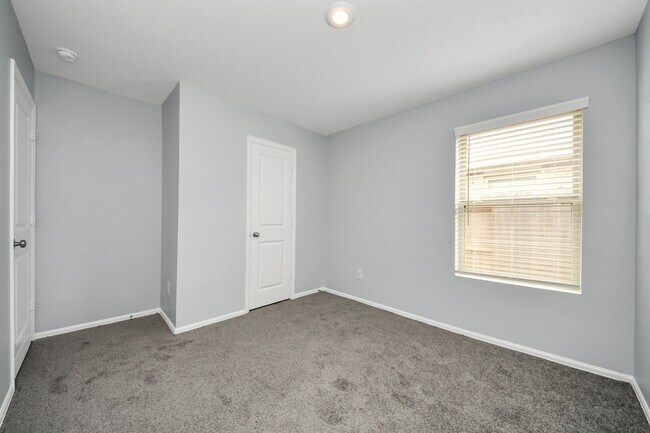 Building Photo - 9014 Estes Lks Dr