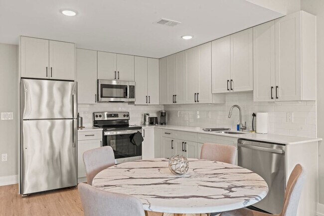 Building Photo - 916 N Delaware Ave