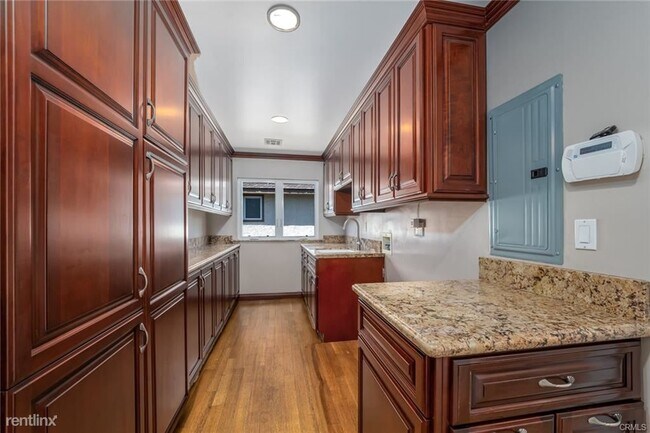 Building Photo - 5 br, 6.5 bath House - 152 S Eucalyptus Dr