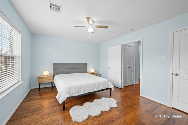 Building Photo - 3410 Skyline Village Dr