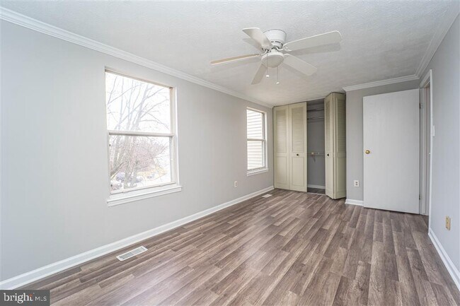 Building Photo - 9428 Orbitan Ct