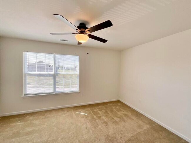 Building Photo - 830 Harbor Woods Dr