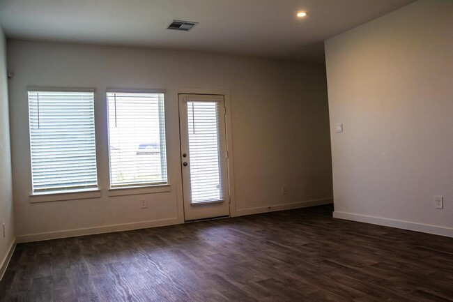 Building Photo - 31622 Whittis Hl Wy