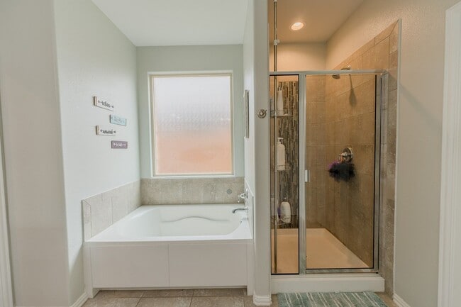 Building Photo - 6825 Jamestown St