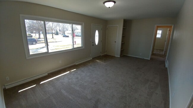 Building Photo - 3 Bedroom 1 Bath Adorable Cape Cod