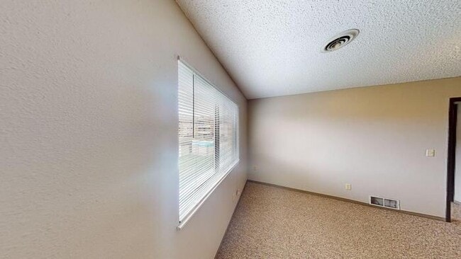 Building Photo - 1727 N Grandview Ln