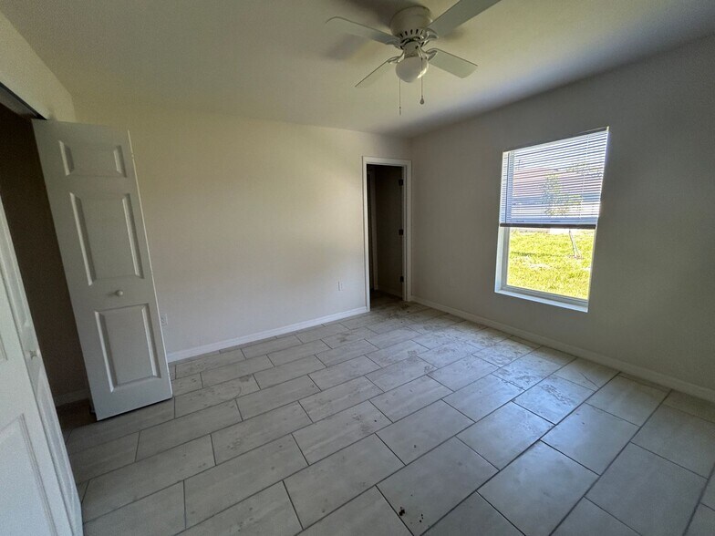 Building Photo - Coming Soon  Newer  3/2 Duplex -1 car garage