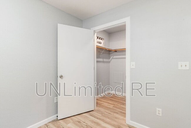 Building Photo - 1385 W University Ave