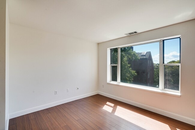 Building Photo - 289 Essex St