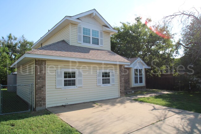 Building Photo - Two Story Willowsprings Home