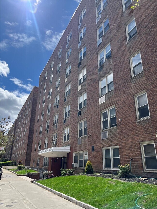 Primary Photo - 140-65 Beech Ave