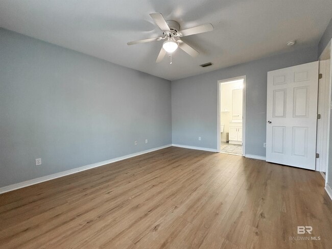 Building Photo - 5652 Dee St