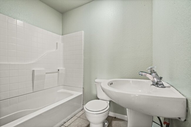 Building Photo - 1519 Schley Ave