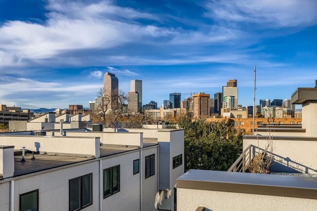 Building Photo - City Park West Home Available Immediately!