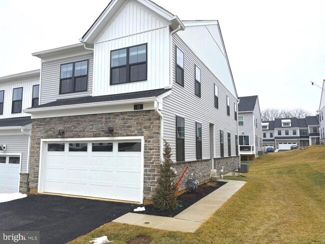 Building Photo - 72 Alroy Rd