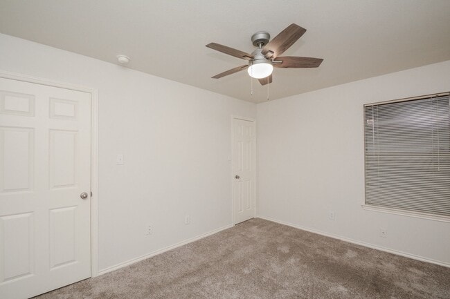 Building Photo - 2811 Eros Ln