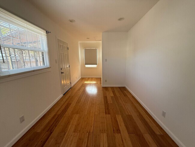 Building Photo - 6028 Eleanor Ave