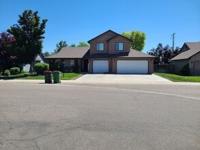 Building Photo - 2262 N Aronmink Way