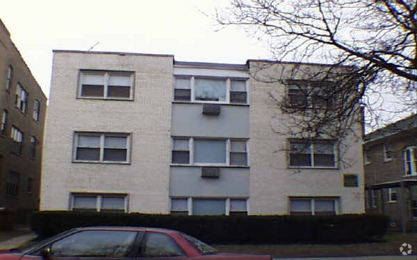 Building Photo - 2151 W Arthur Ave
