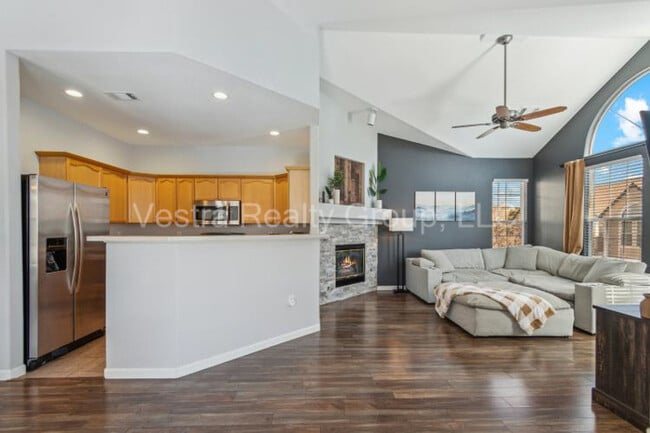 Building Photo - 3912 S Carson St