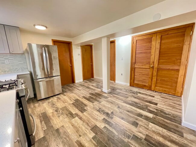 Building Photo - 230 Webster Ave