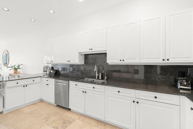 Building Photo - 2739 NE 15th St