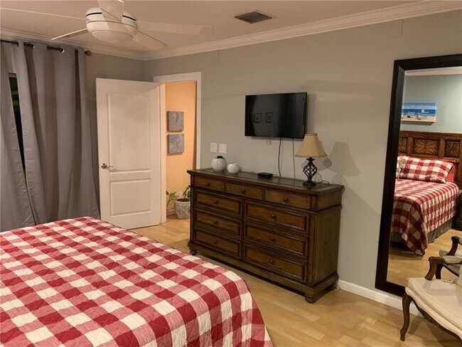 Building Photo - 1334 NE 16th Ave