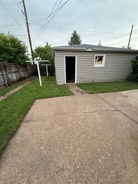 Back Yard - 1601 Crook Ave