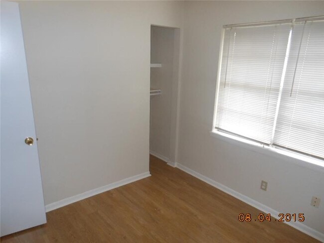 Building Photo - 1005 Cedar Dr