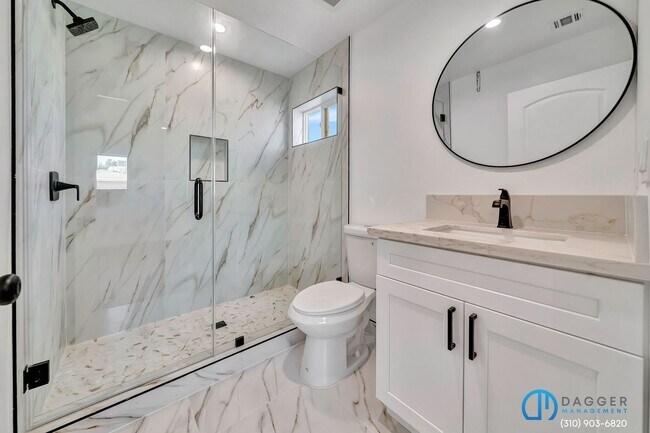 Building Photo - 11845 Hamlin St