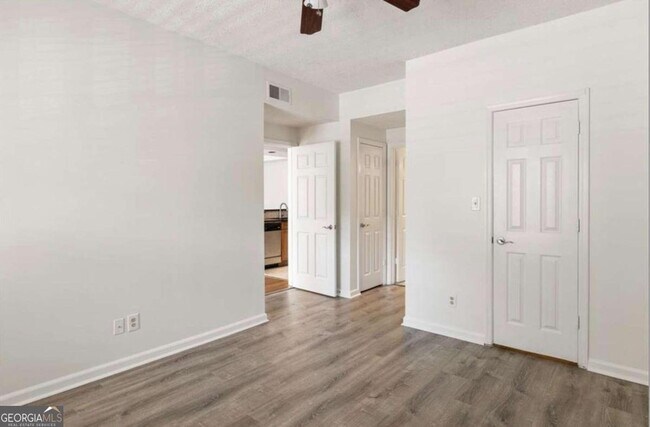 Building Photo - 1250 Parkwood Cir SE