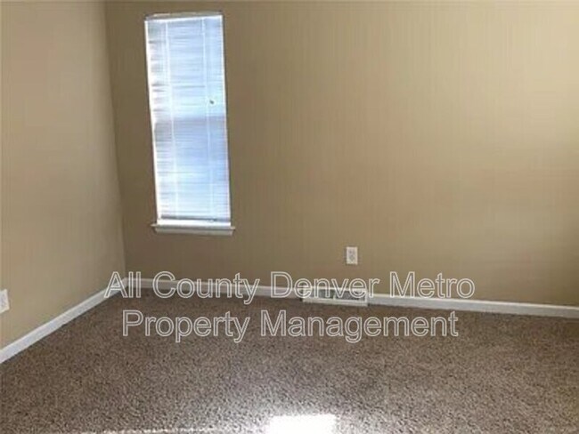 Building Photo - 1660 S Deframe Ct