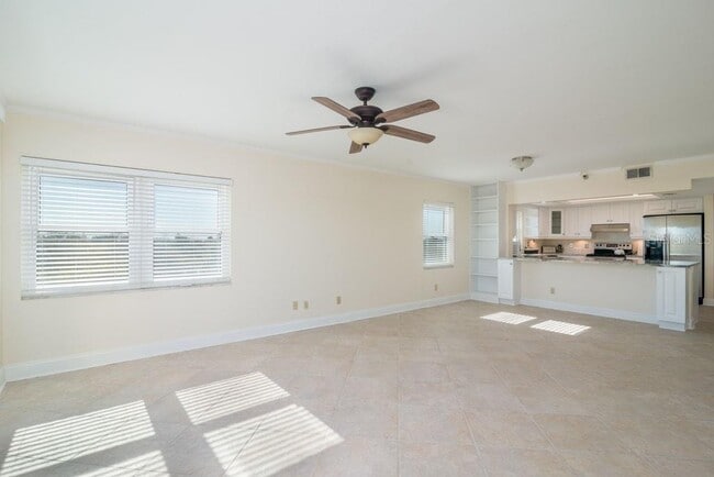 Building Photo - 160 Columbia Dr