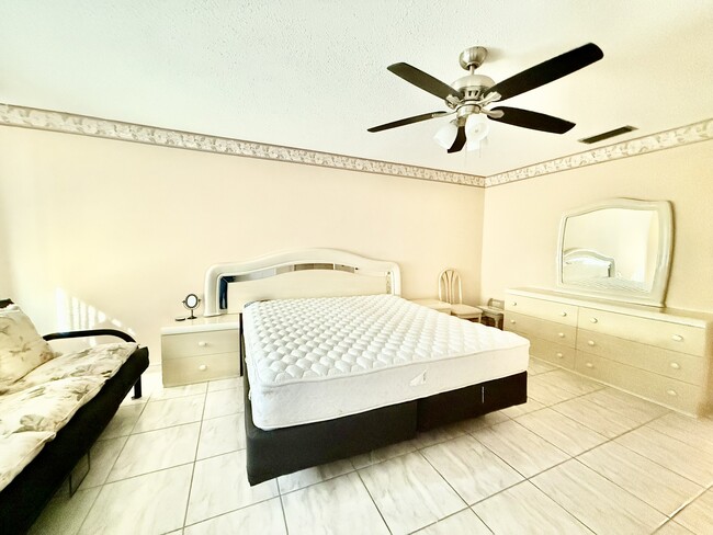 Building Photo - 1235 S Highland Ave