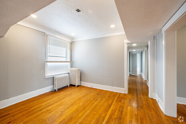 3BR, 1 1/2BA - 1,300SF - Dining Area - Clarisa Properties