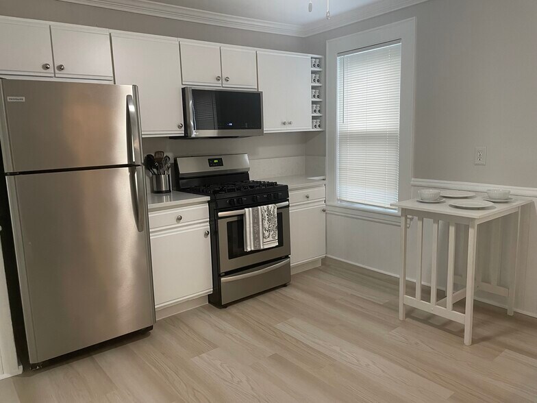 Building Photo - 24 Kenwood Ave