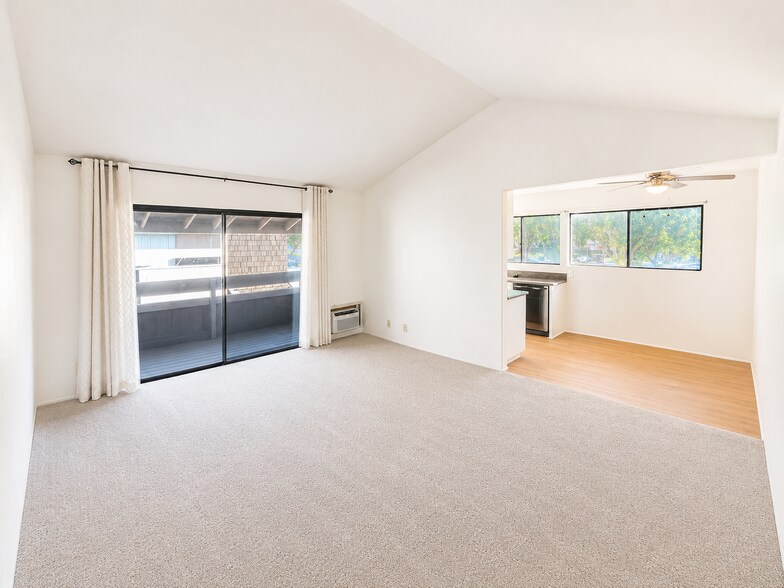 Building Photo - 160 Streamwood