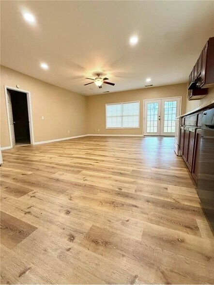 Building Photo - 4831 Oak Path