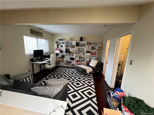 Building Photo - 14 Bronxville Glen Dr
