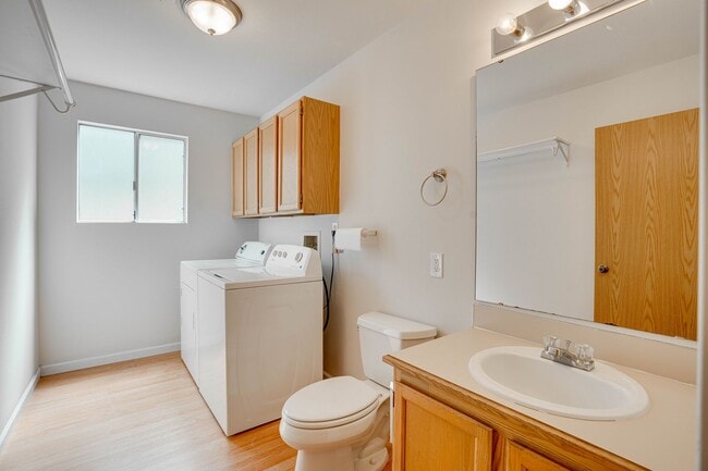 Building Photo - 4 Bedroom 2.5 Baths+ Bonus Home Office/ Woodinville $3850 per Month