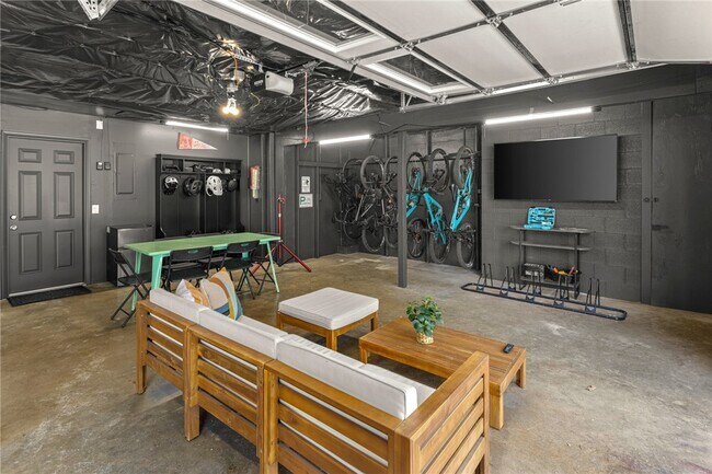 Building Photo - 2 Southport Ln