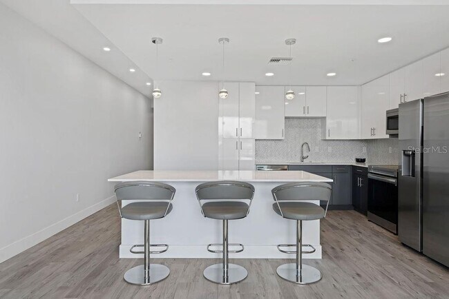 Building Photo - 1709 N Tamiami Trail