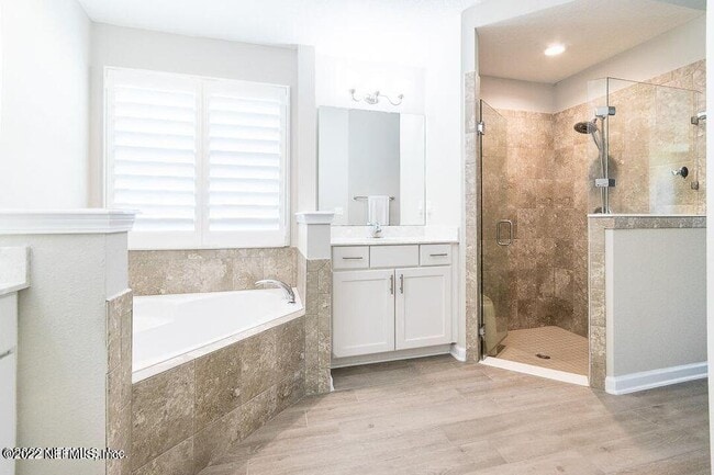 Building Photo - 15935 Great Lakes Cir