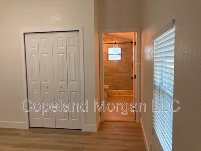 Building Photo - 1733 11th Ave N