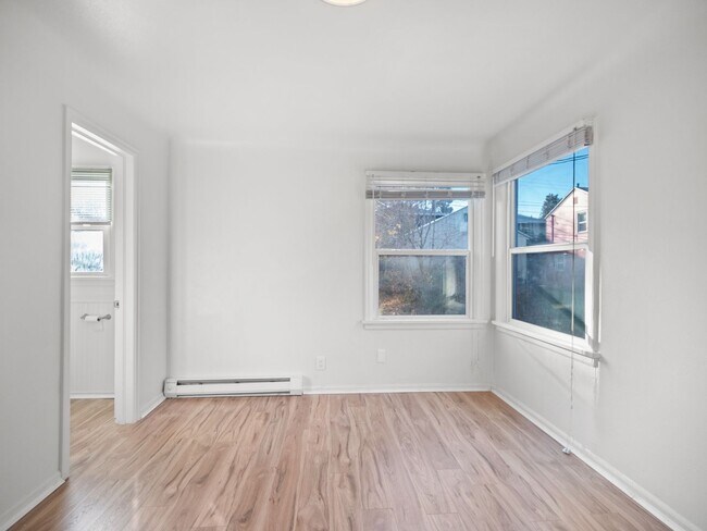 Building Photo - LOWER SOUTH HILL ONE BEDROOM CLOSE TO HUCKLEBERRY MARKET