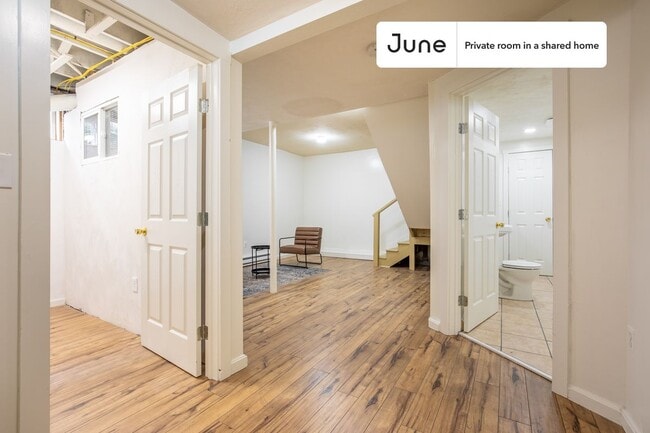 Building Photo - Room in Shared 5 bed/2 bath home