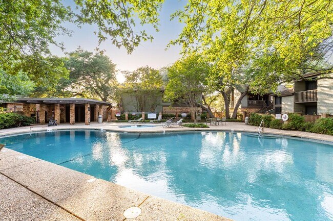 Building Photo - 7122 Wood Hollow Dr
